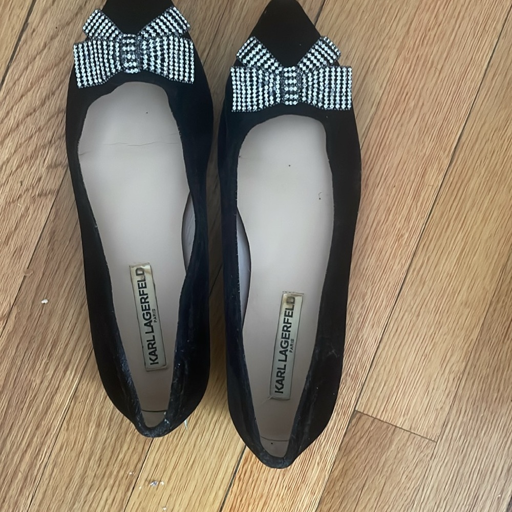 Karl Lagerfeld Black Velvet Jeweled Bow. 9.5 - Picture 5 of 5